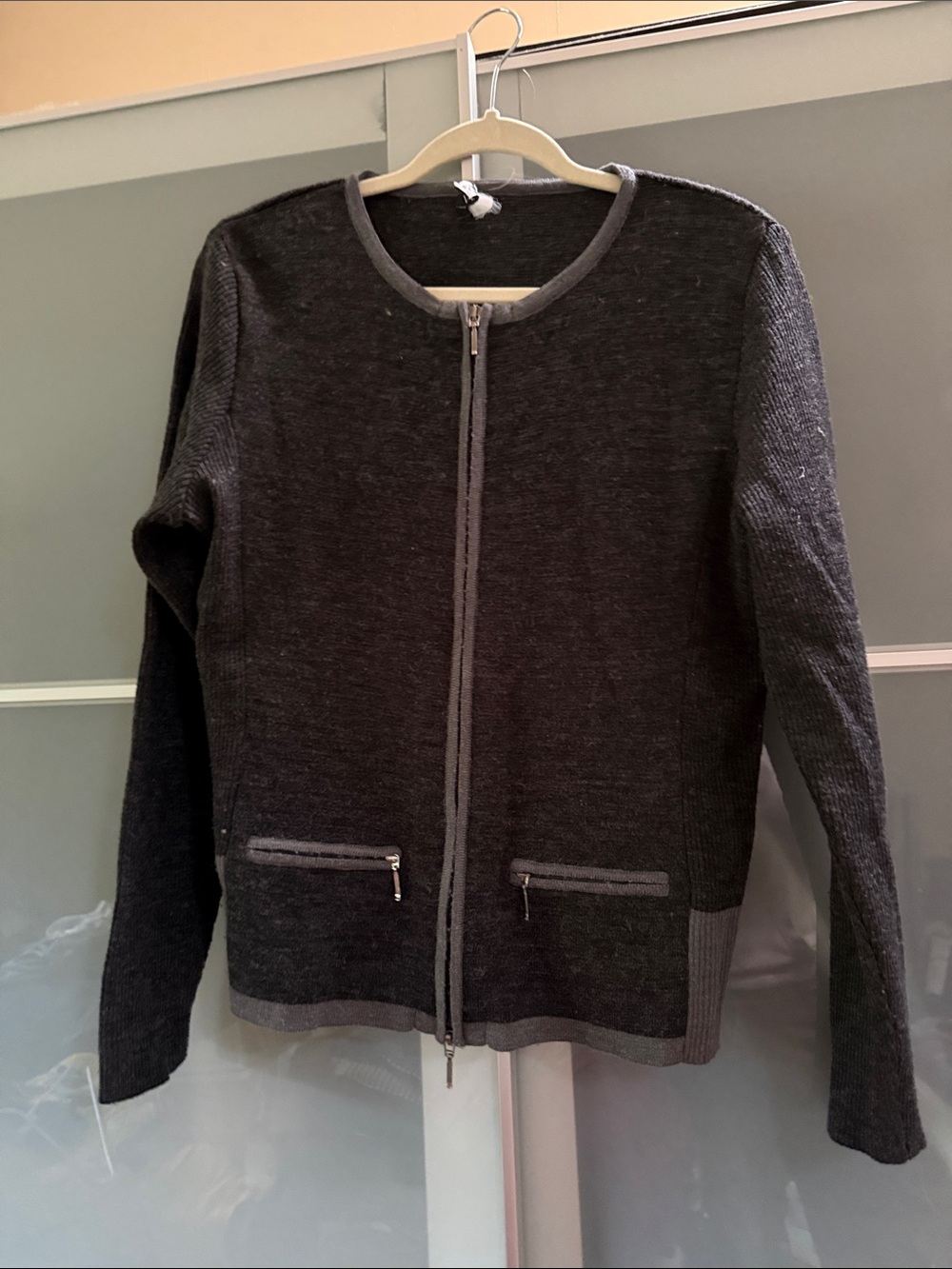 VENUS Charcoal Gray Zip-Front Knit Cardigan